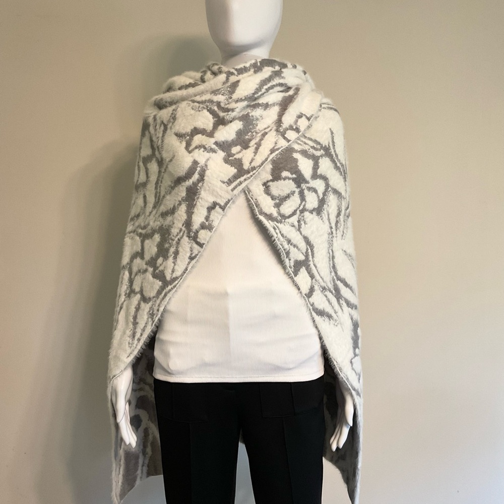 White House Black Market Sweater Ruana~Gray & White~One Size Fits Most~NWOT! - Picture 7 of 11